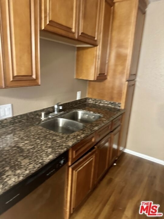 6620 Hazeltine Avenue - Photo 8
