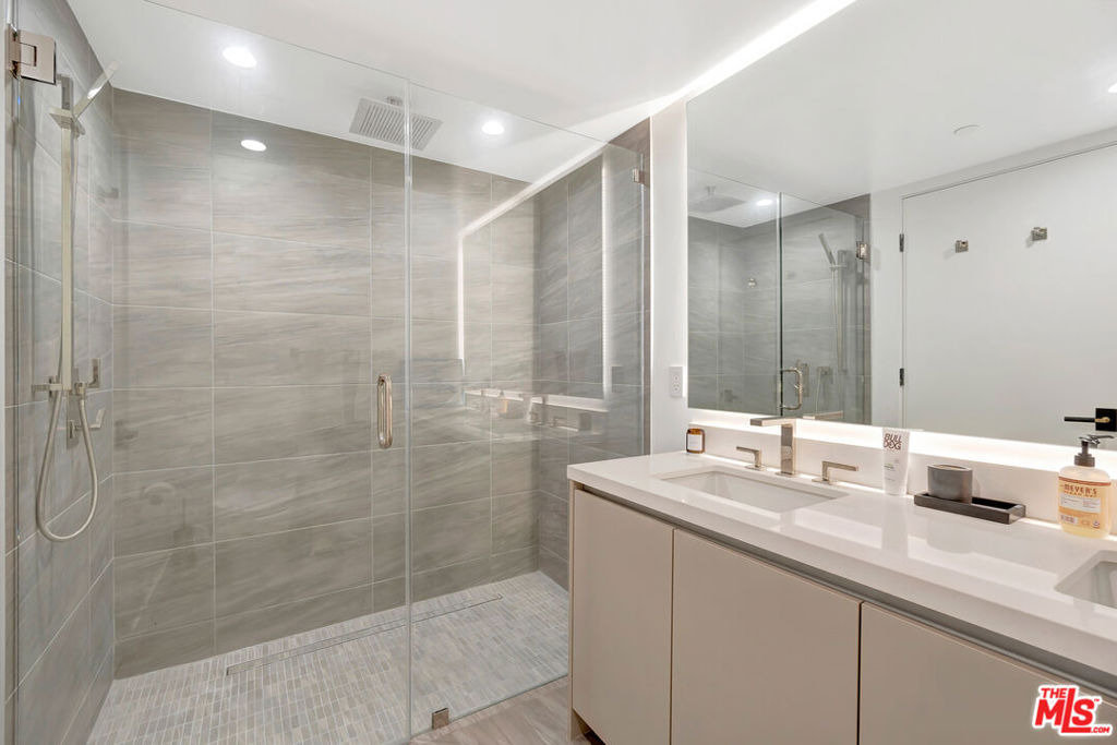 1017 N Croft Ave - Photo 29