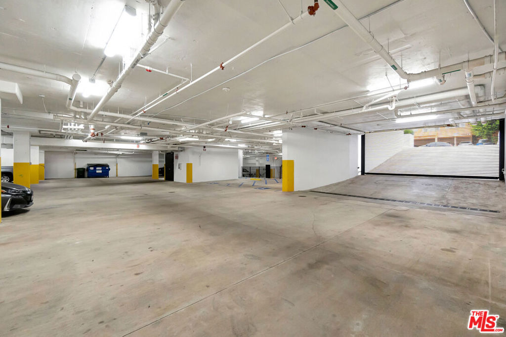 1017 N Croft Ave - Photo 44