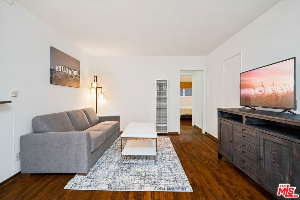 932 Wilcox Ave - Photo 4