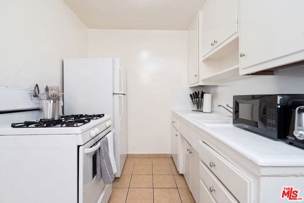 932 Wilcox Ave - Photo 11