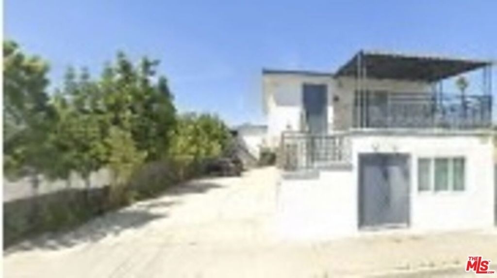 613 S Prairie Avenue - Photo 1
