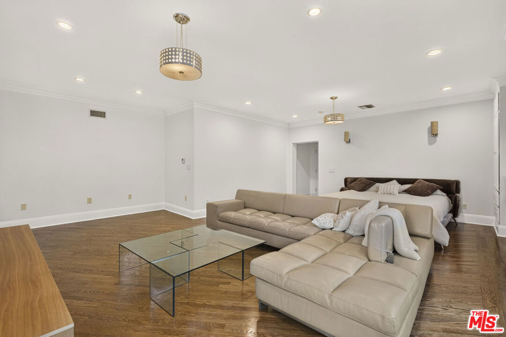 821 N Whittier Drive - Photo 37