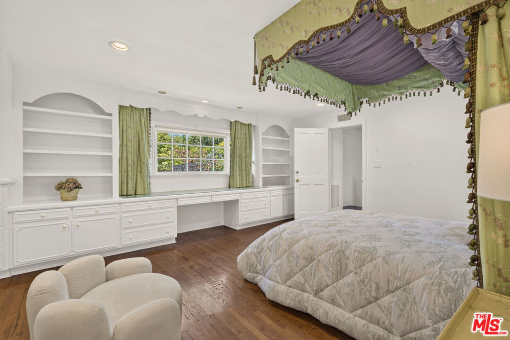 821 N Whittier Drive - Photo 43