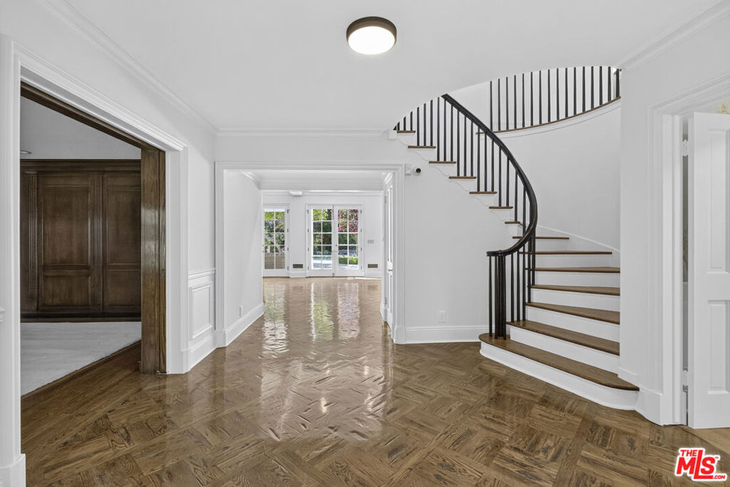 821 N Whittier Drive - Photo 32