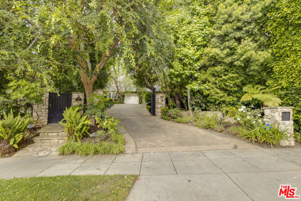 821 N Whittier Drive - Photo 1