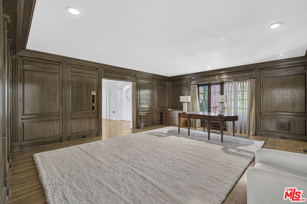 821 N Whittier Drive - Photo 20
