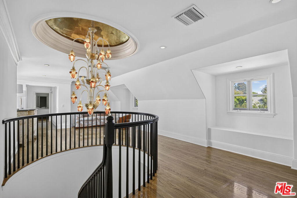 821 N Whittier Drive - Photo 33