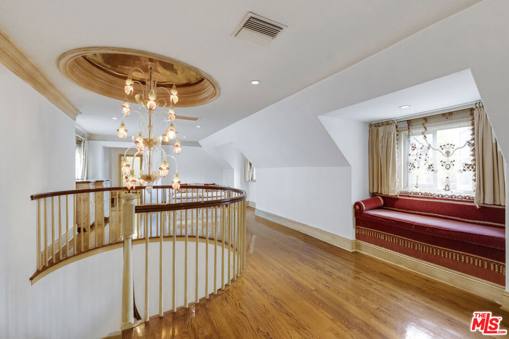 821 N Whittier Drive - Photo 28