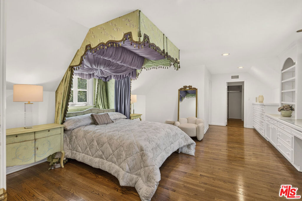821 N Whittier Drive - Photo 44