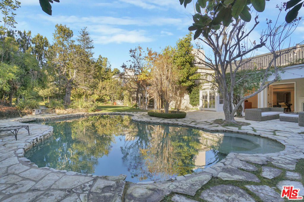 821 N Whittier Drive - Photo 6
