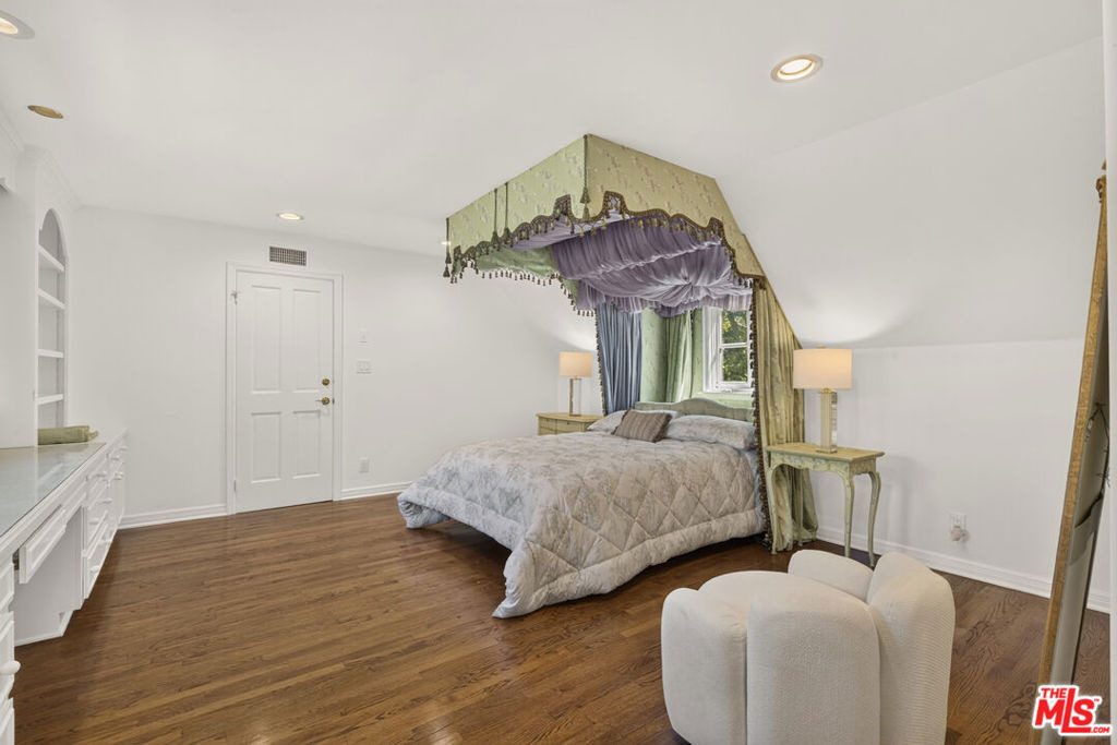 821 N Whittier Drive - Photo 42