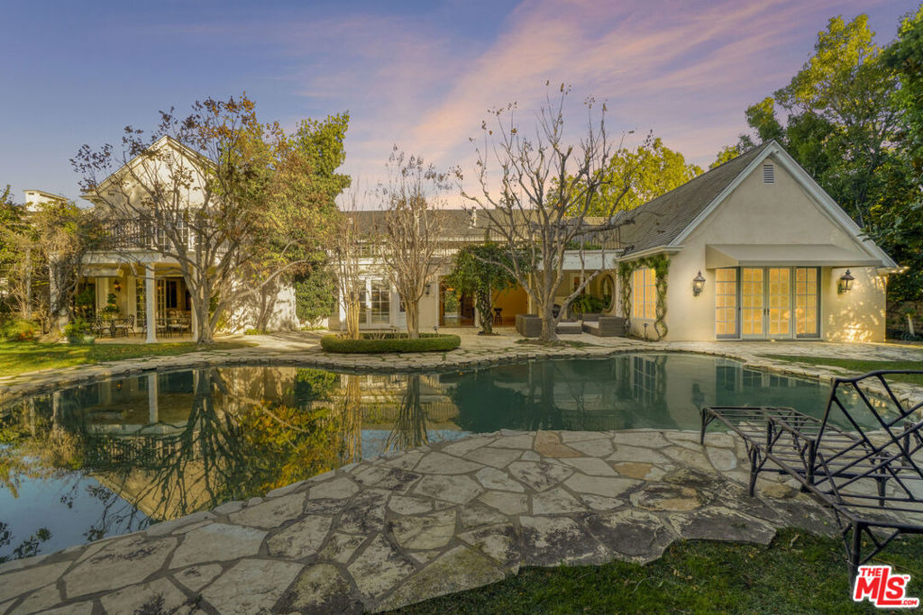 821 N Whittier Drive - Photo 38