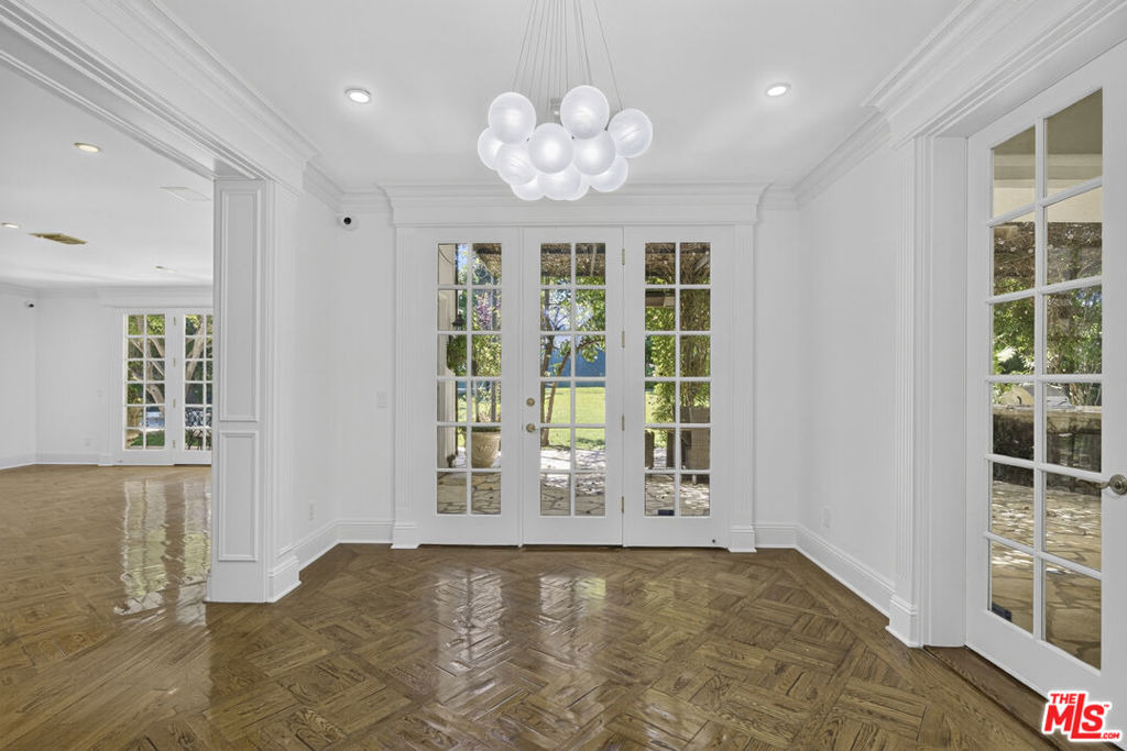821 N Whittier Drive - Photo 11