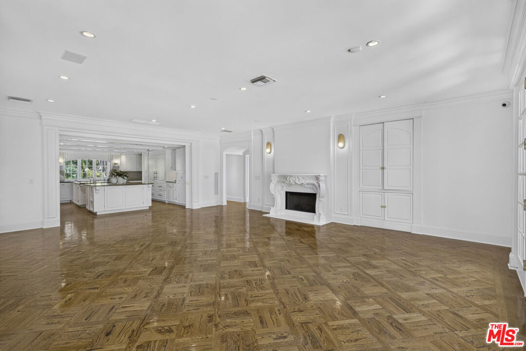 821 N Whittier Drive - Photo 9