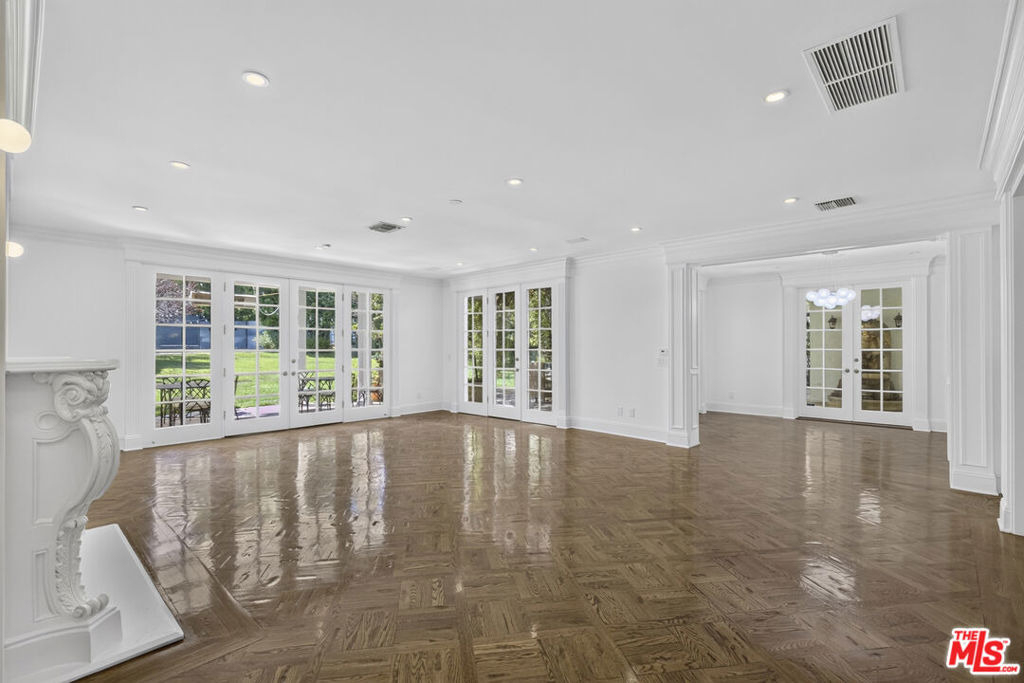 821 N Whittier Drive - Photo 10