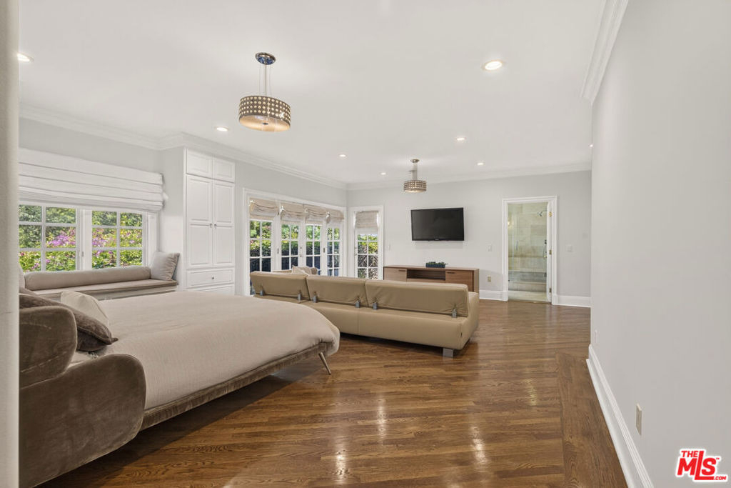 821 N Whittier Drive - Photo 36