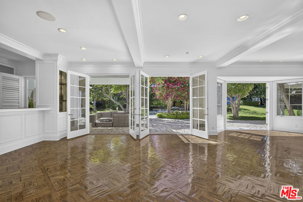 821 N Whittier Drive - Photo 5