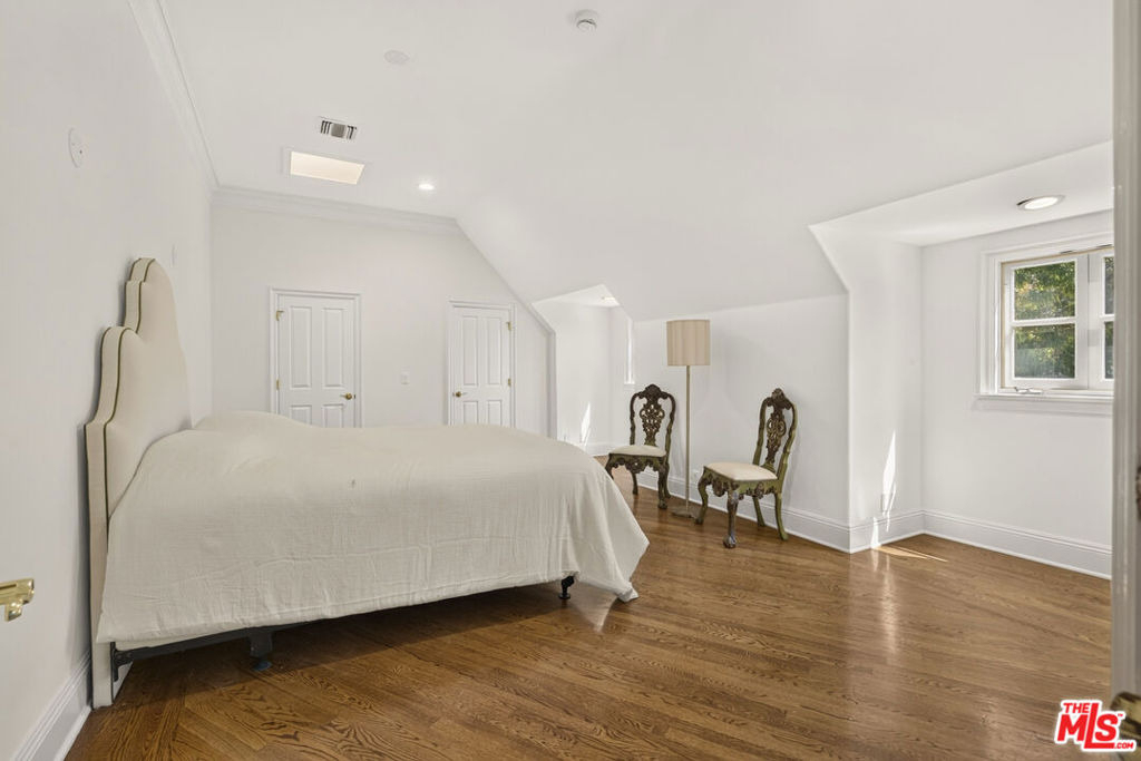 821 N Whittier Drive - Photo 40
