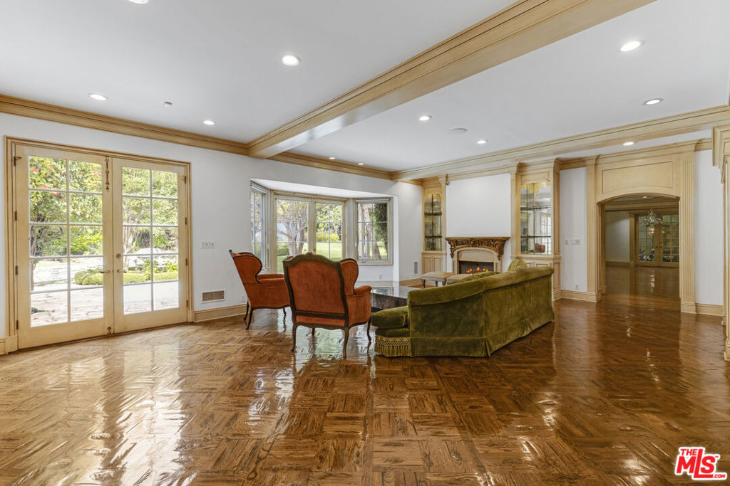 821 N Whittier Drive - Photo 13