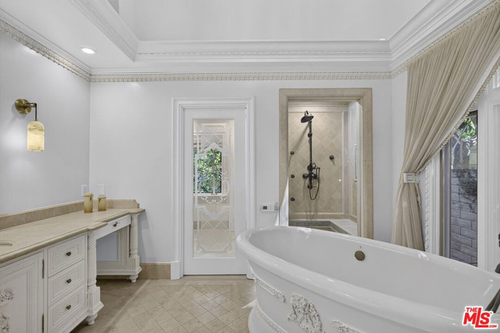 821 N Whittier Drive - Photo 29