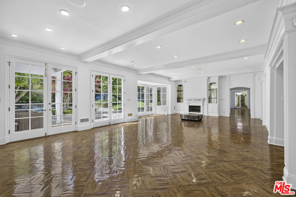 821 N Whittier Drive - Photo 3