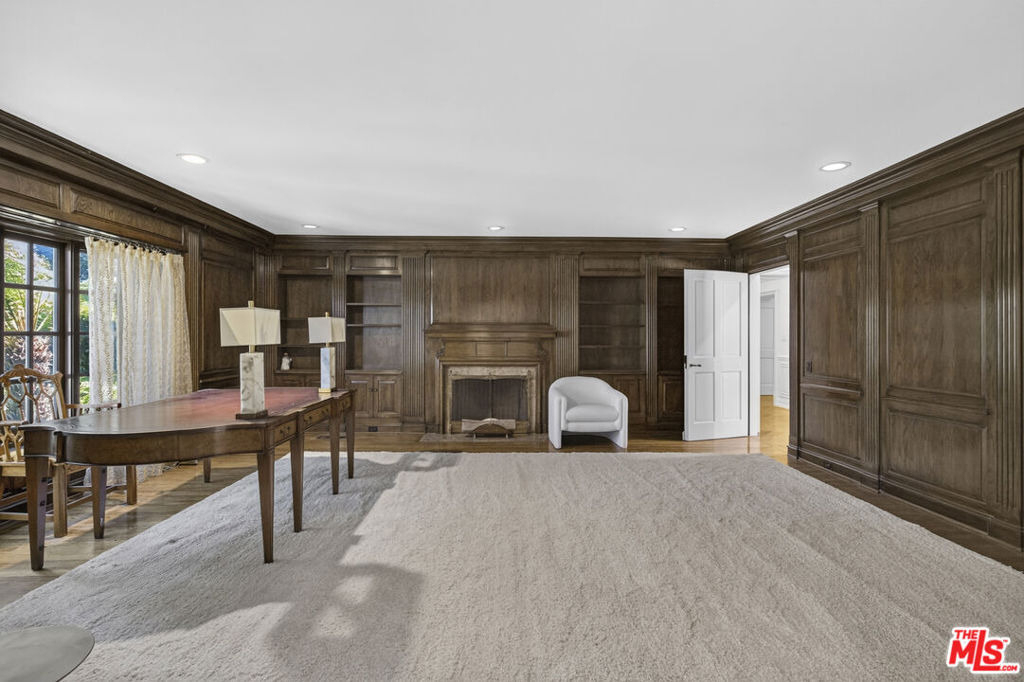 821 N Whittier Drive - Photo 19
