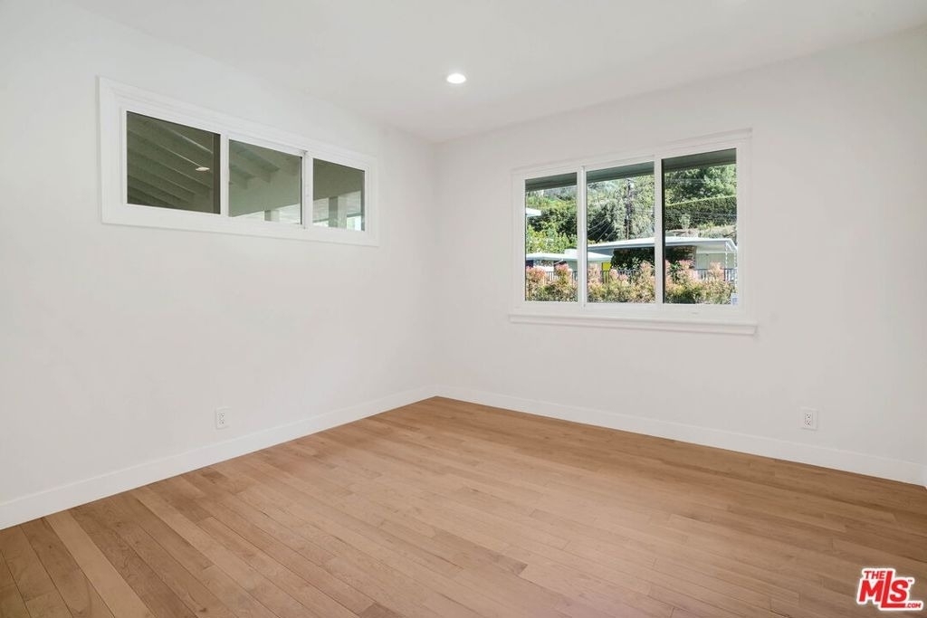1919 San Ysidro Drive - Photo 9