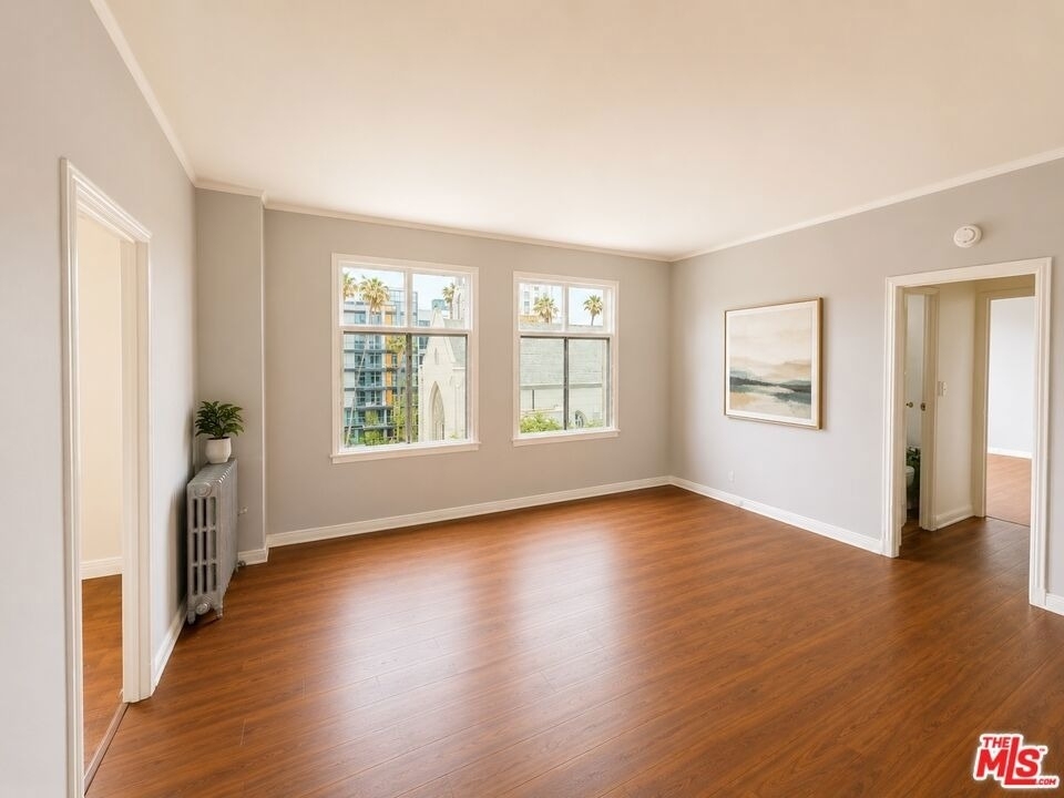 634 S Gramercy Place - Photo 0