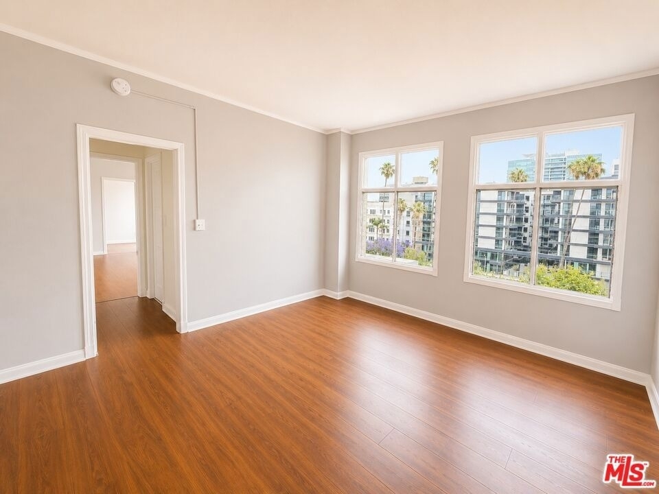 634 S Gramercy Place - Photo 1