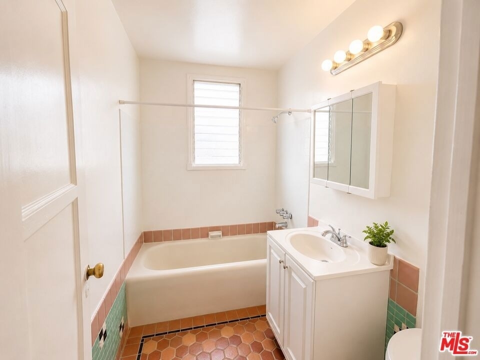 634 S Gramercy Place - Photo 3