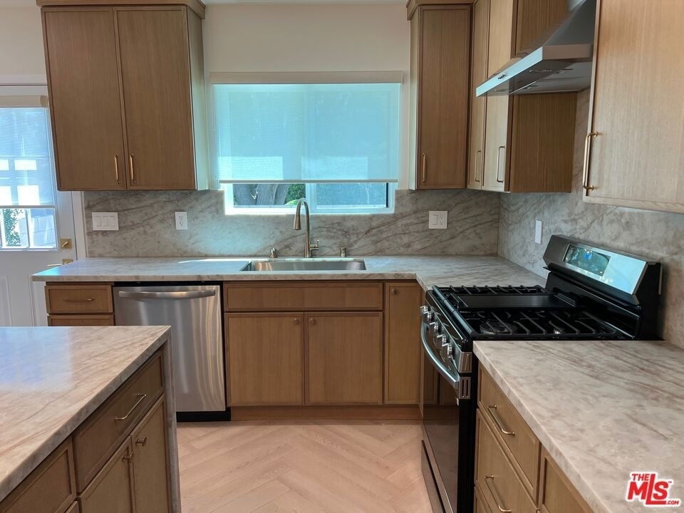 13338 Magnolia Boulevard - Photo 17