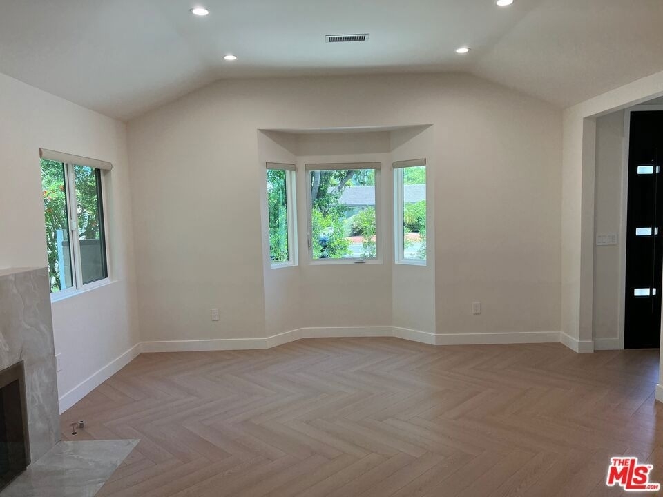 13338 Magnolia Boulevard - Photo 8