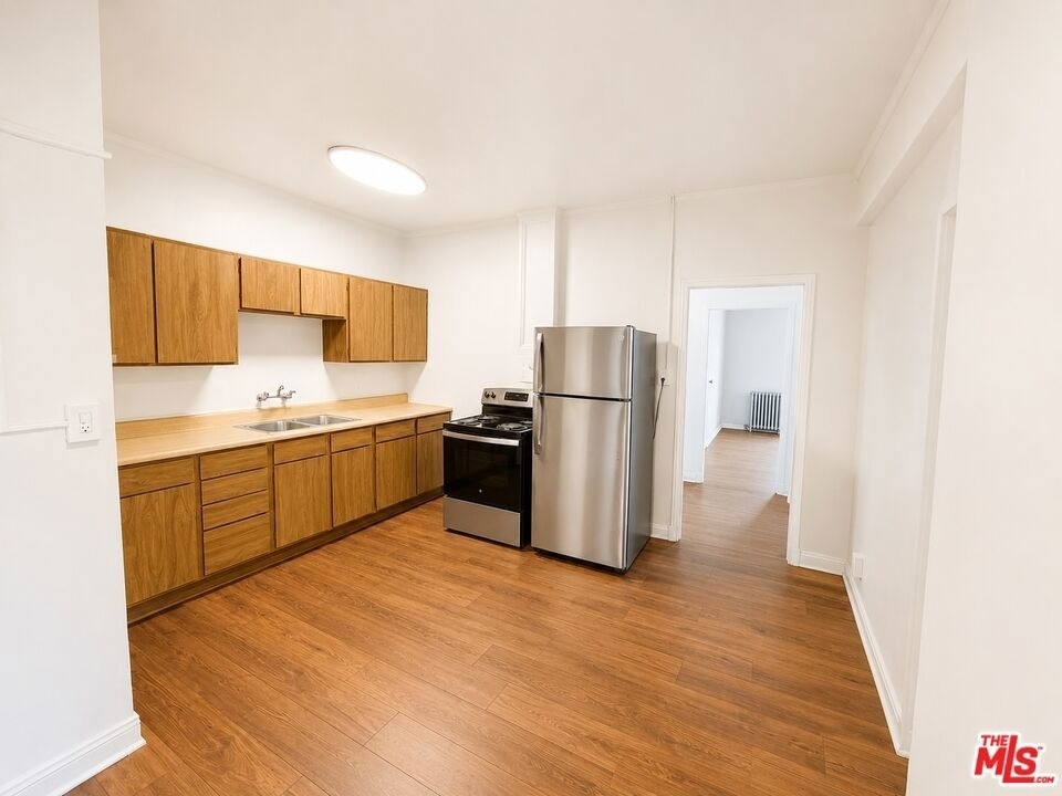 634 S Gramercy Place - Photo 1