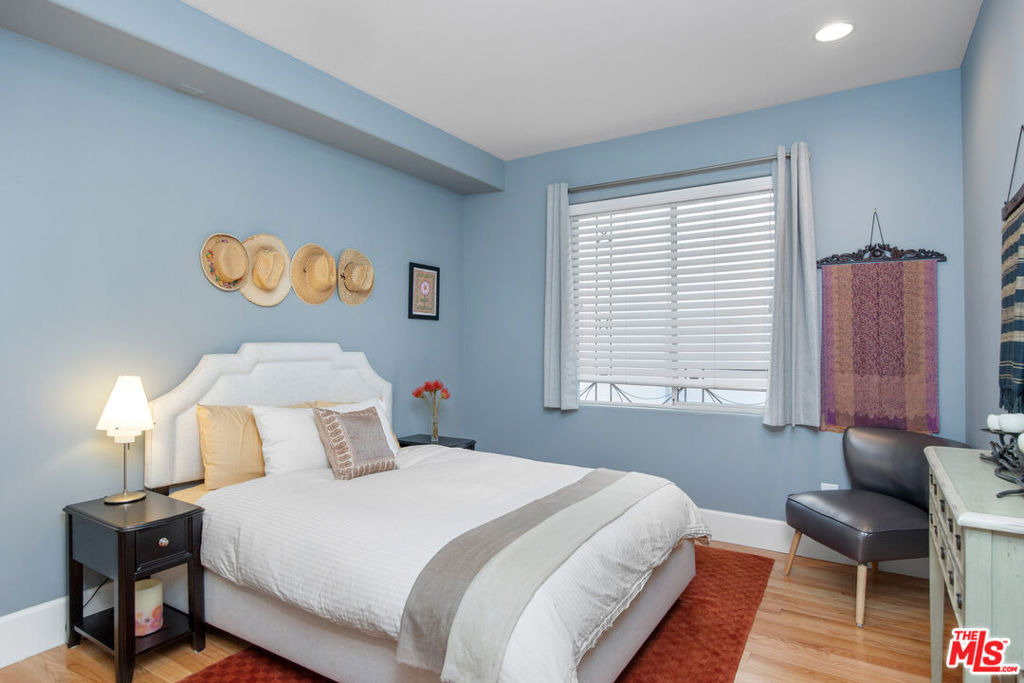 11723 Goshen Avenue - Photo 11