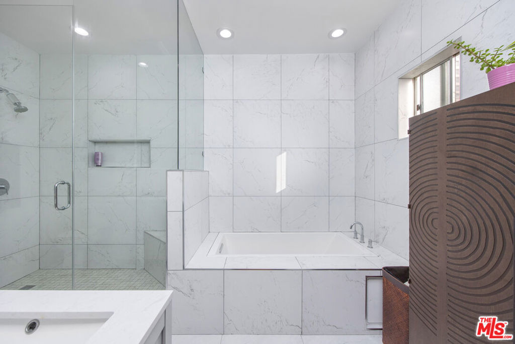 11723 Goshen Avenue - Photo 8