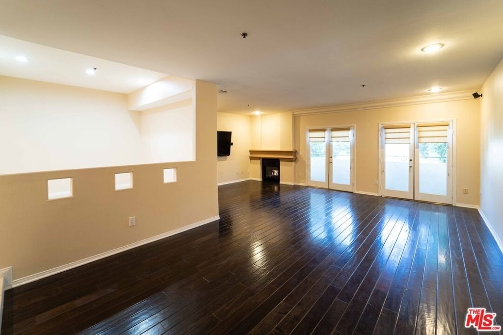 12011 Goshen Avenue - Photo 9