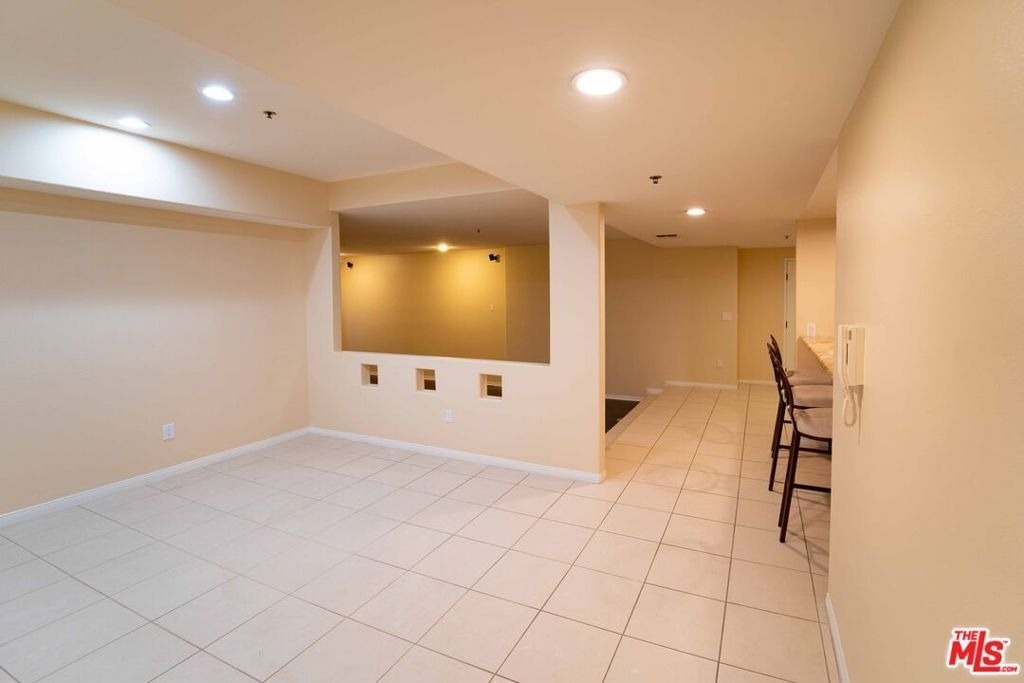 12011 Goshen Avenue - Photo 8