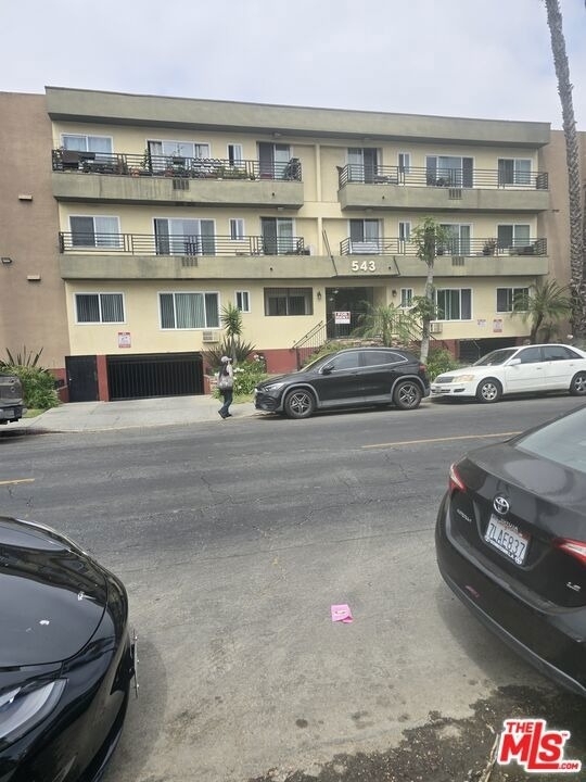 543 S Oxford Avenue - Photo 0