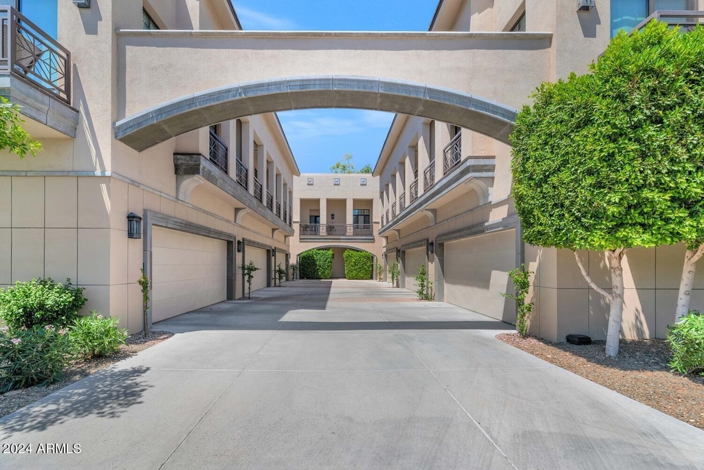 2 E Biltmore Estates Drive - Photo 22