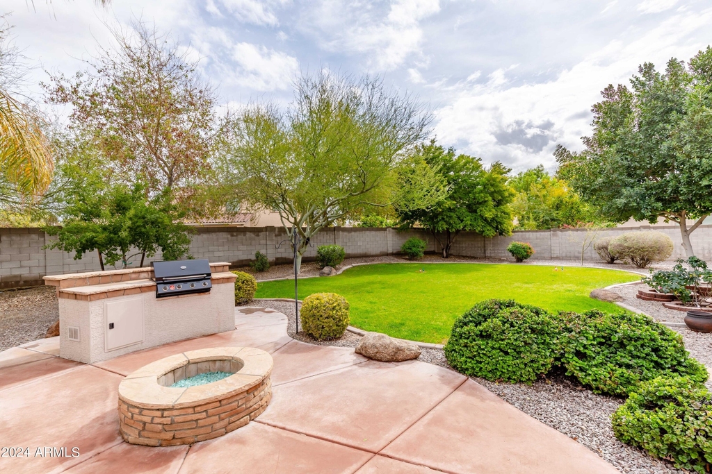 8408 W Midway Avenue - Photo 36