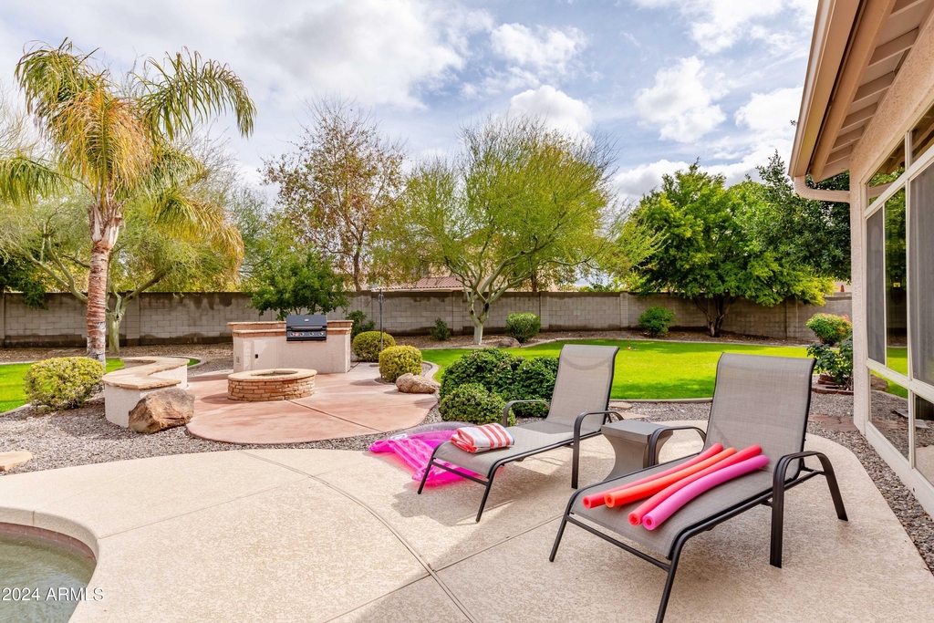 8408 W Midway Avenue - Photo 37