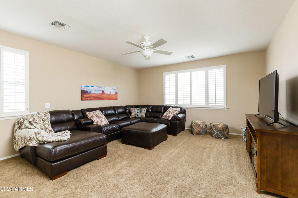 8408 W Midway Avenue - Photo 10
