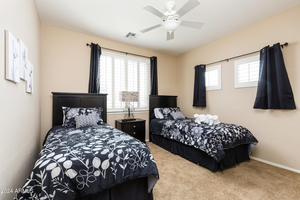 8408 W Midway Avenue - Photo 16