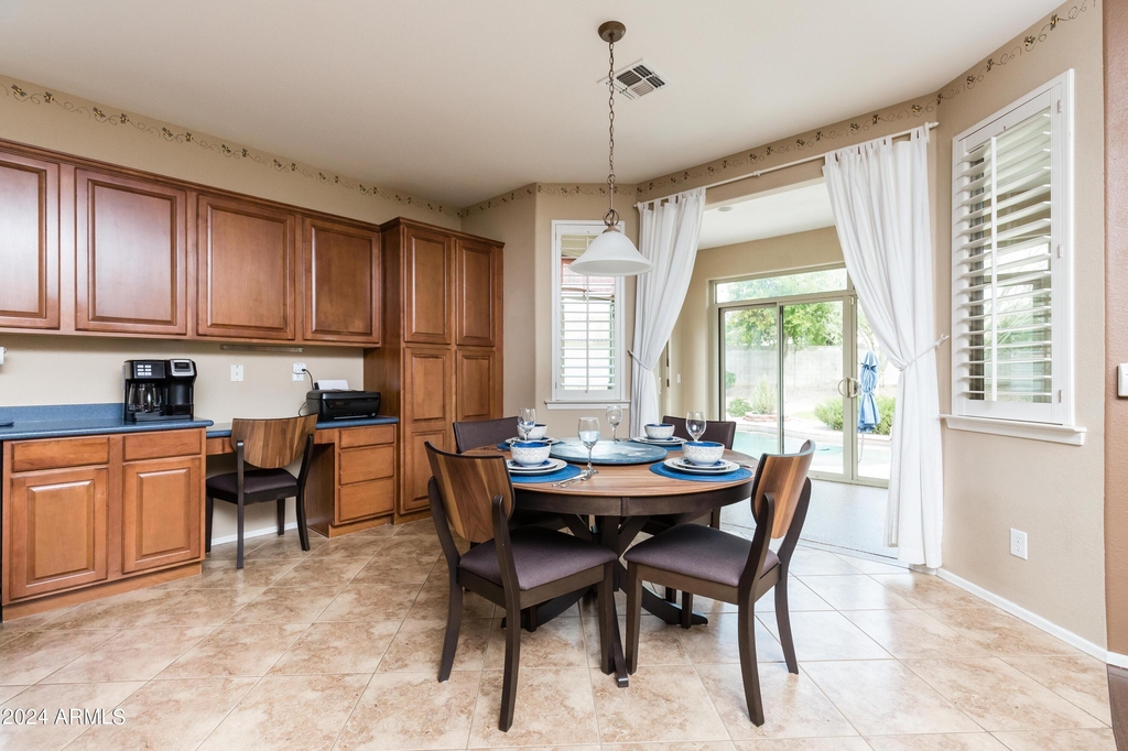 8408 W Midway Avenue - Photo 6