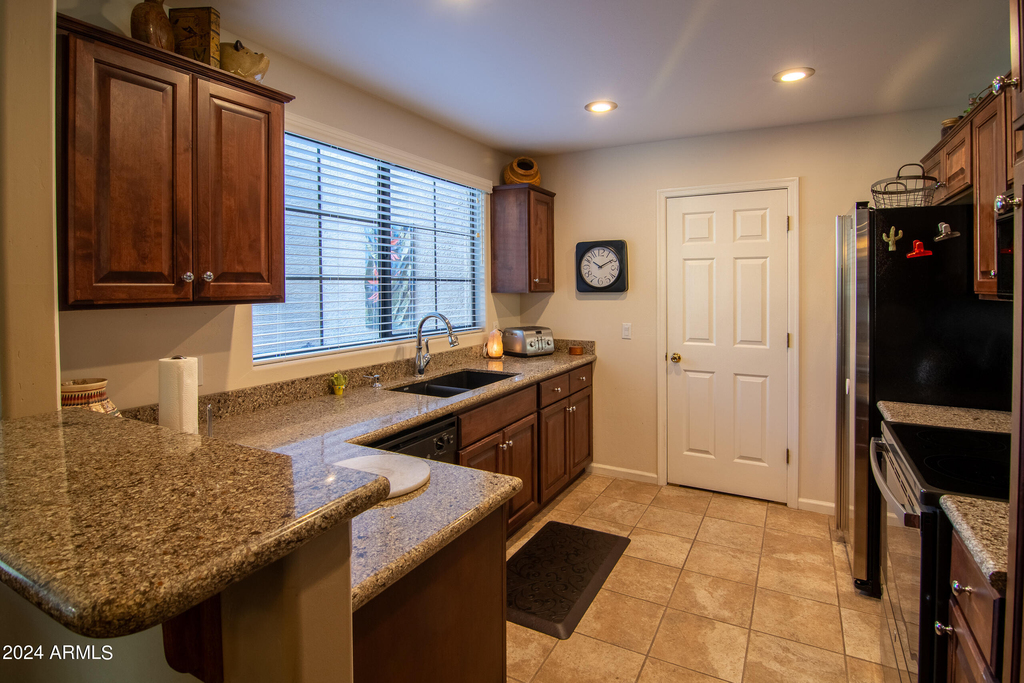 1001 N Pasadena Street - Photo 5