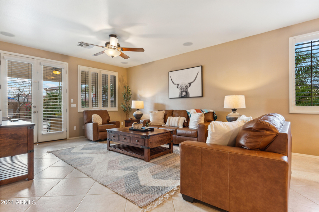 312 S 172nd Drive - Photo 2