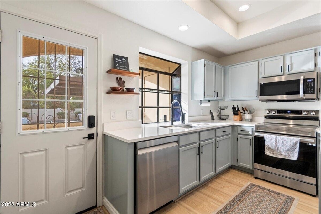1017 E Maryland Avenue - Photo 8