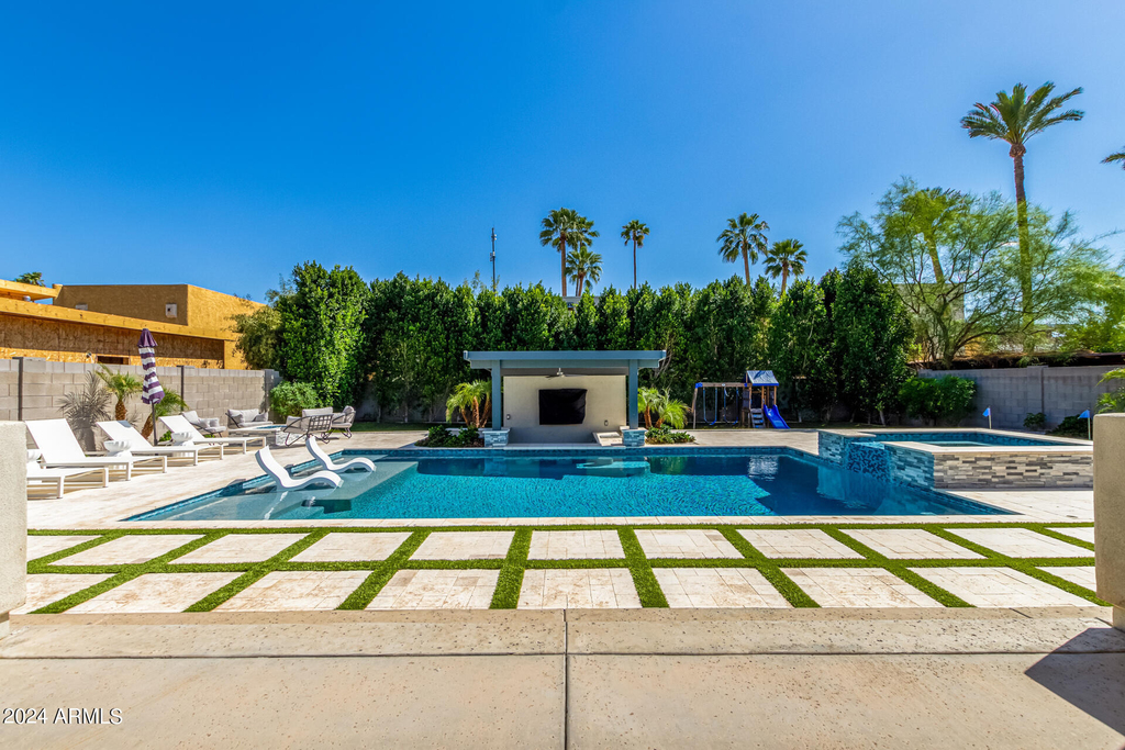 1629 E Montebello Avenue - Photo 81