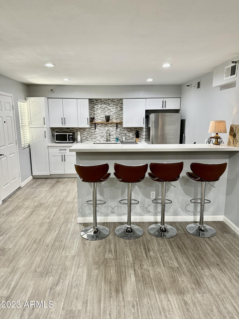 8020 E Thomas Road - Photo 2